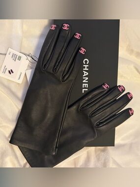 CHANEL Black Leather Gloves with Pink CC Fingertip Accents